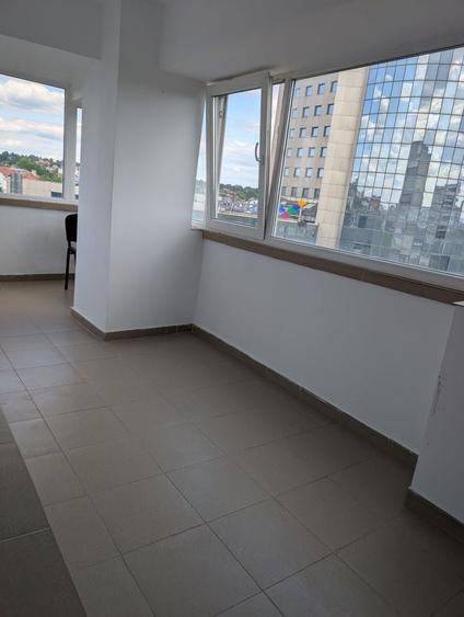 Apartament cu 2 camere decomandat în Hala Centrală