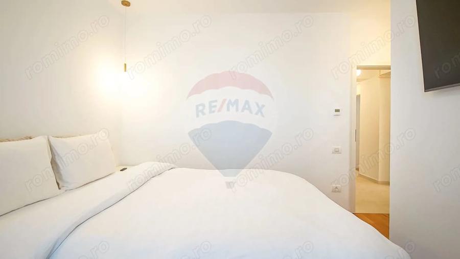 Apartament cu 3 camere decomandat în Noua