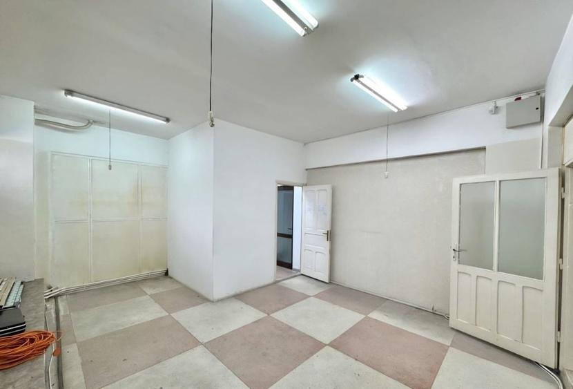 Spațiu comercial, de 80 mp, în Central