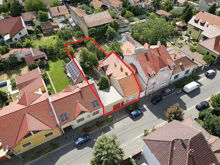 Casă cu 5 camere cu Teren 500 Mp în Central