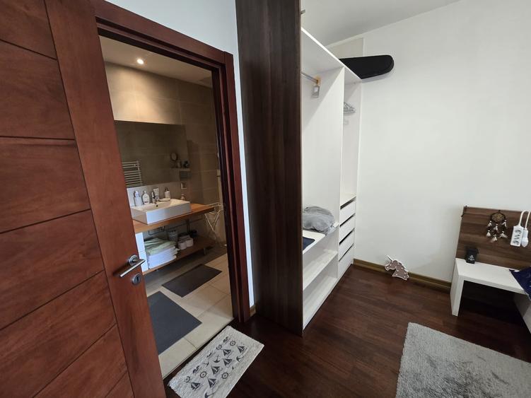 Apartament cu 3 camere decomandat, mobilat în Dristor