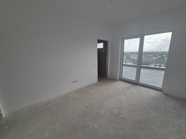 Penthouse cu 4 camere semidecomandat în Vladimirescu