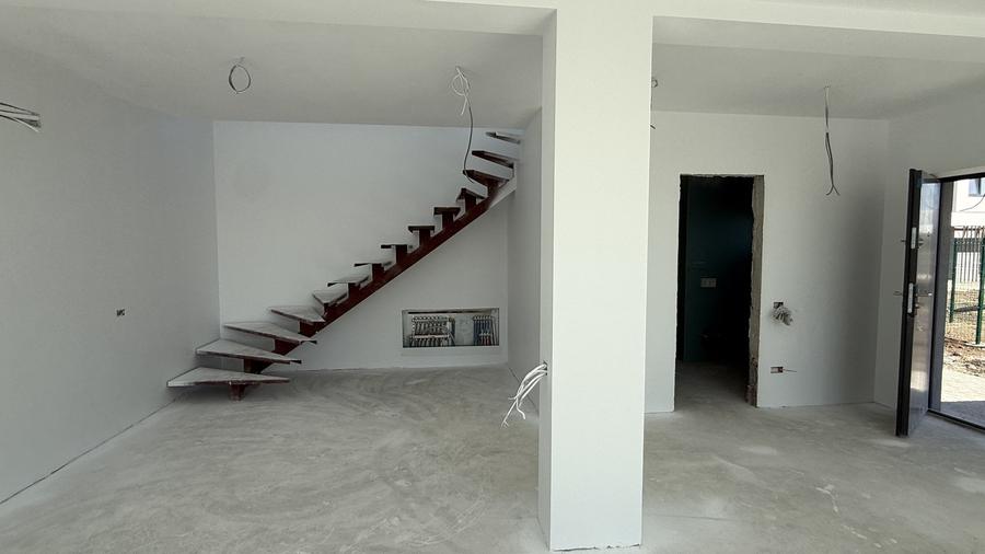 Casă individuală cu 4 camere cu Teren 570 Mp în Săftica