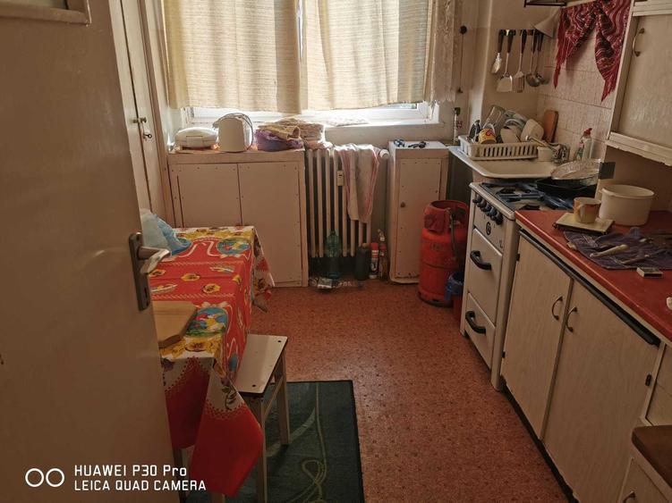 Apartament cu 3 camere decomandat în Cantemir