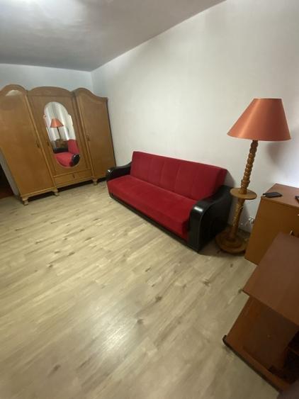 Proprietar , inchiriez garsoniera ap cu 1 cam decomandat la Metrou Lujerului - 1