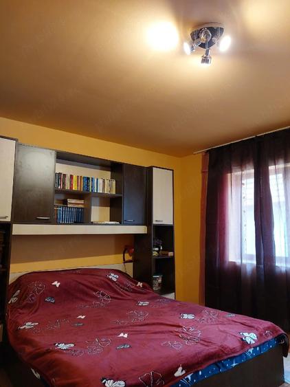 Casă cu 5 camere cu Teren 500 Mp în Petnic