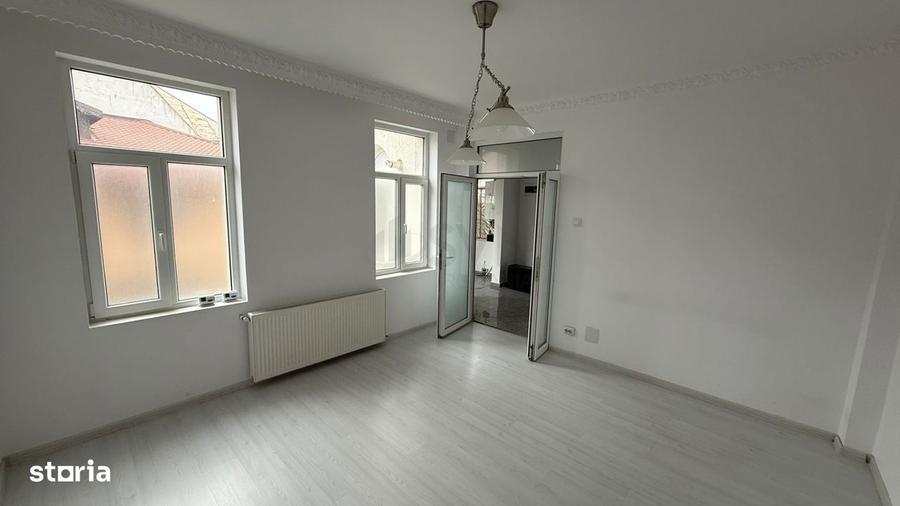 Casă cu 4 camere cu Teren 400 Mp în Eminescu