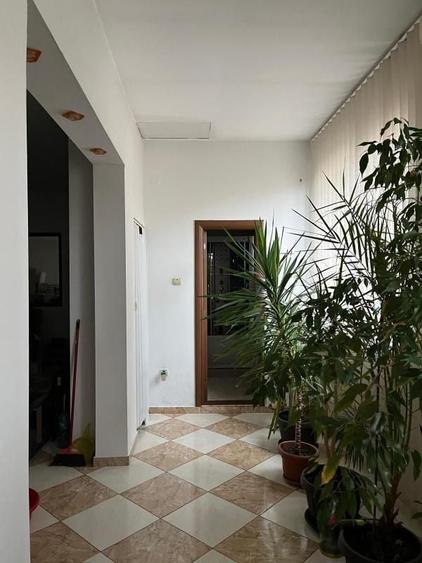 Casă cu 4 camere cu Teren 200 Mp în Tineretului