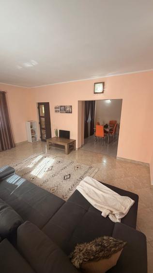 Casă cu 4 camere în Exterior Vest