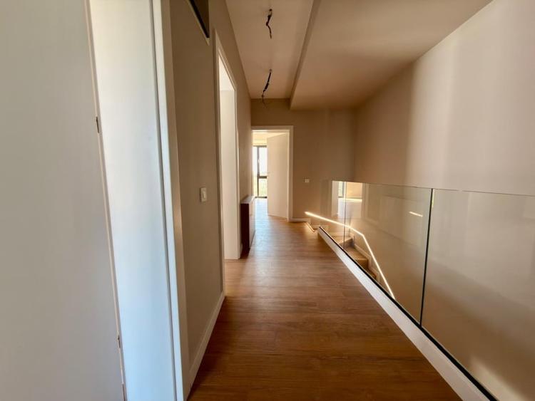 Casă individuală cu 4 camere cu Canalizare în Exterior Est