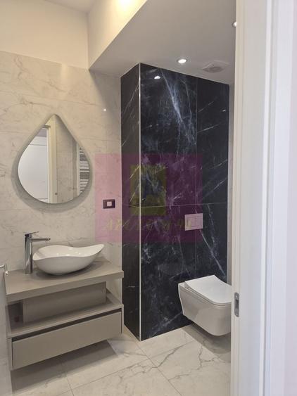 Apartament cu 4 camere decomandat în Pipera