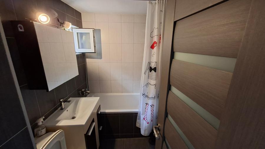 Apartament cu 2 camere decomandat în Casa de Cultură