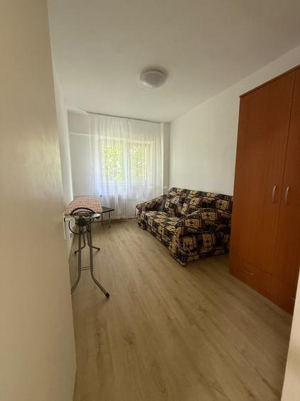 Apartament cu 3 camere semidecomandat, mobilat în Basarabia