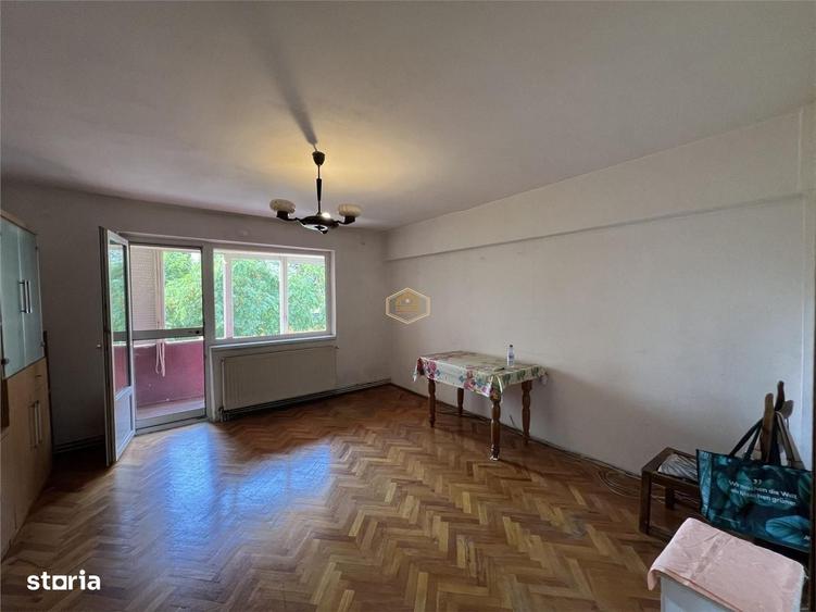 Apartament cu 4 camere în Micro 16