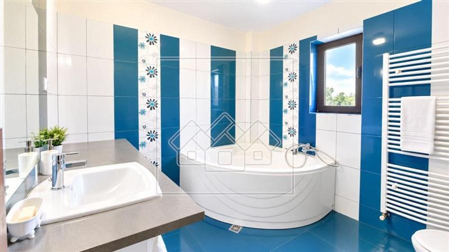 Apartament cu 3 camere decomandat în Calea Dumbrăvii