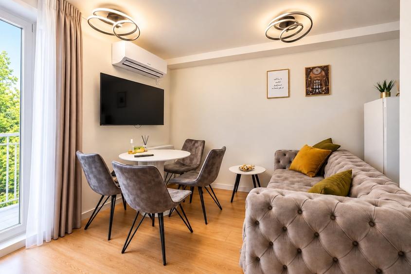 Apartament cu 3 camere semidecomandat, mobilat în Central
