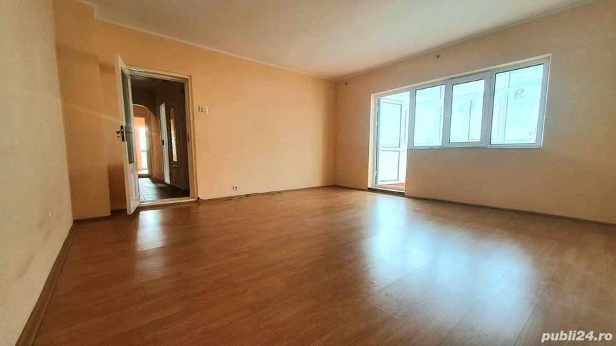 Apartament cu 3 camere decomandat în Câmpineanca