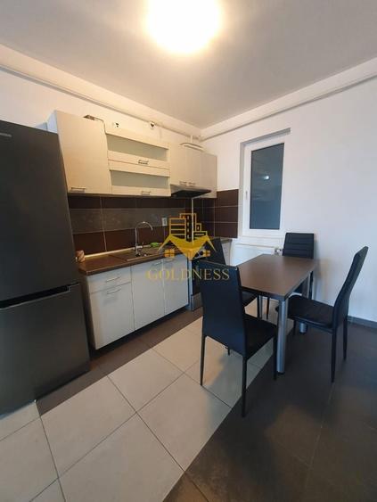 Apartament cu 3 camere semidecomandat, mobilat în Iris