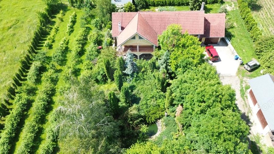 Casă cu 3 camere cu Teren 4534 Mp în Sud