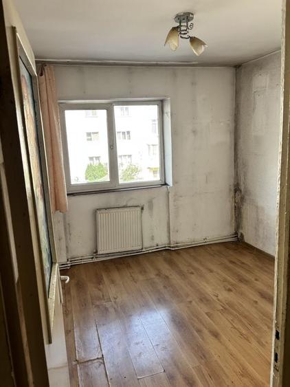Apartament cu 4 camere decomandat în Burdujeni