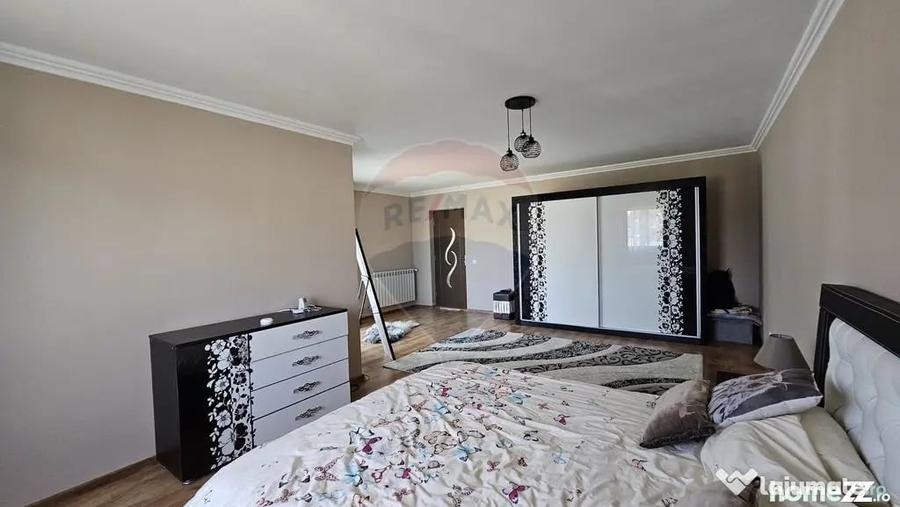 Casă cu 6 camere cu Teren 3600 Mp în Hănțești