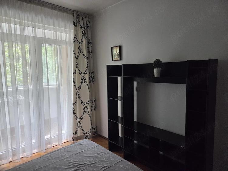 Apartament cu 3 camere semidecomandat în Dristor