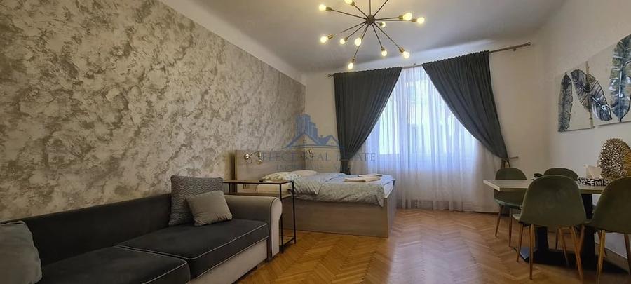 Apartament cu 3 camere decomandat în Est