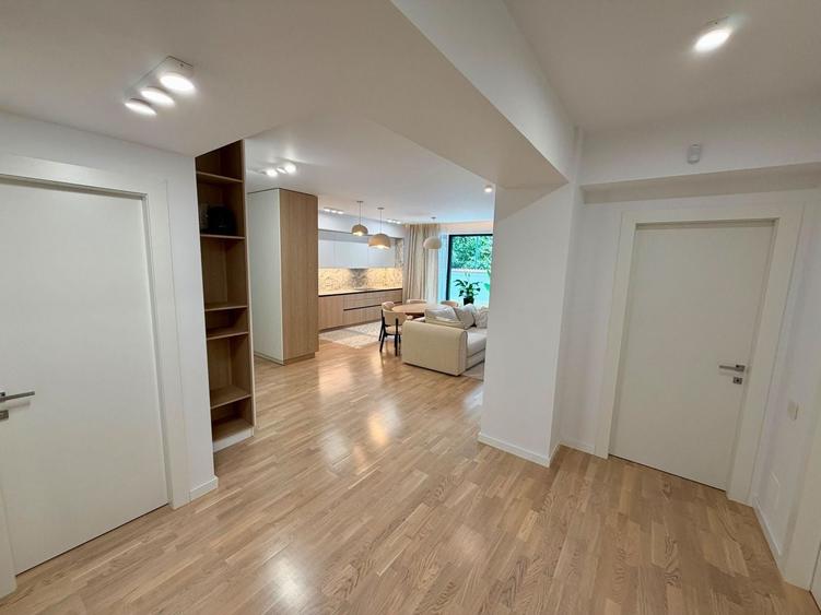 Apartament cu 4 camere decomandat, mobilat în Iancu Nicolae