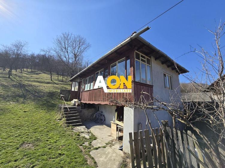 Casă individuală cu 2 camere cu Canalizare în Central