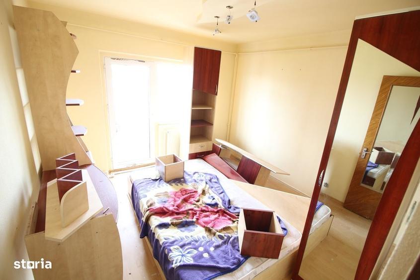 Apartament cu 4 camere decomandat în Micro 17