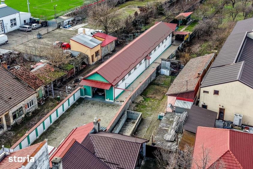 Spațiu comercial, de 890 mp, în Aradul Nou