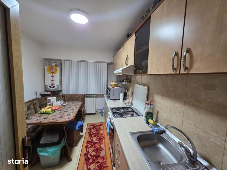 Apartament cu 3 camere decomandat în Brotăcei