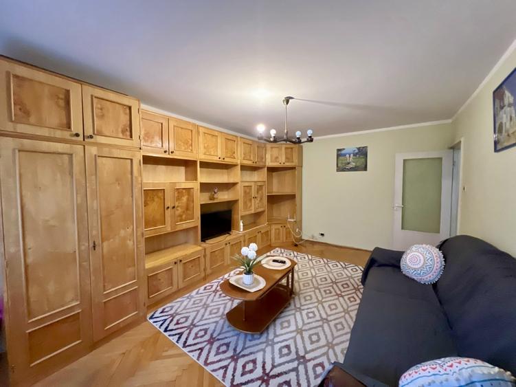 Apartament cu 2 camere decomandat, mobilat în Soarelui