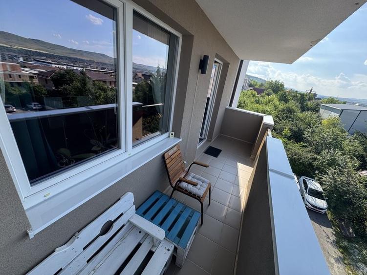 Apartament cu 3 camere decomandat în Florești