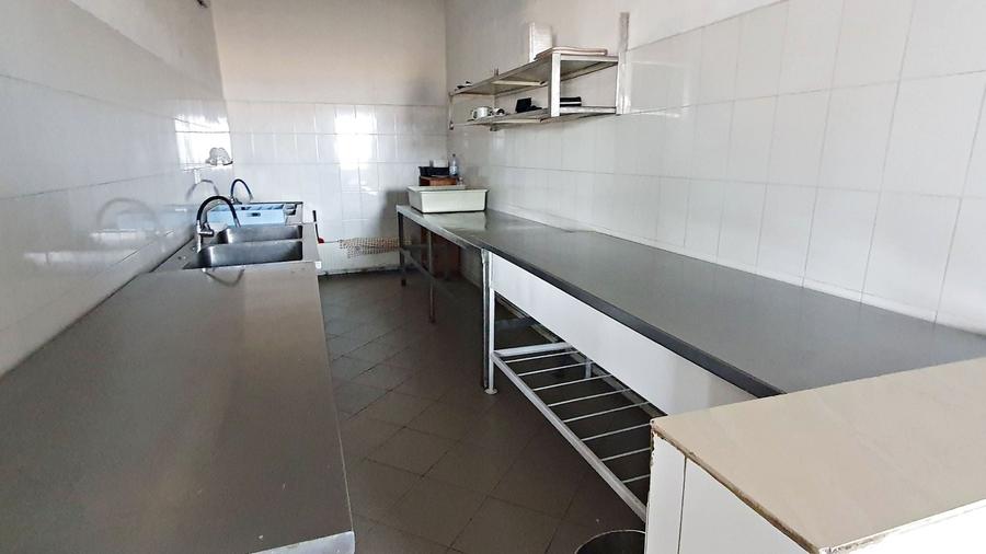 Spațiu comercial, de 1,200 mp, în Exterior Est