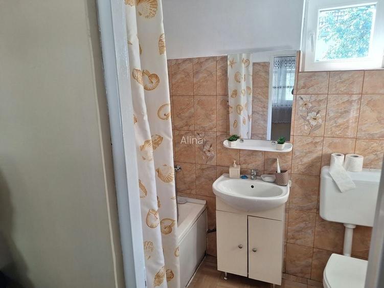 Casa spatioasa de vanzare in Somosches (comuna Cermei) Ideala pentru doua familii sau investitie!
