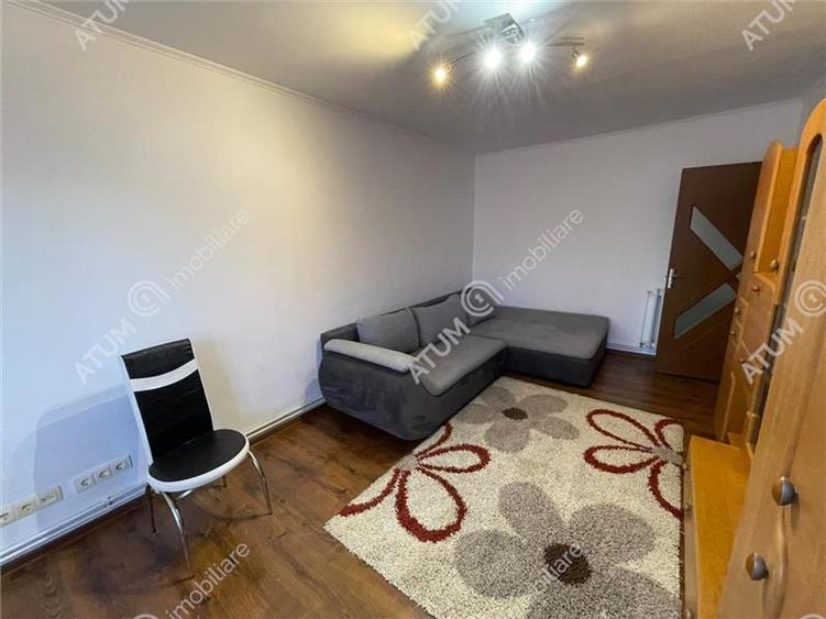 Apartament cu 3 camere decomandat, mobilat în Vasile Aaron