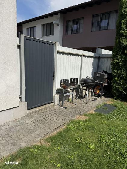 Apartament cu 3 camere semidecomandat în Florești