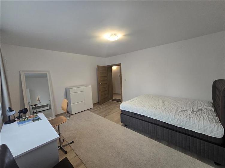 Apartament cu 3 camere decomandat în Semicentral
