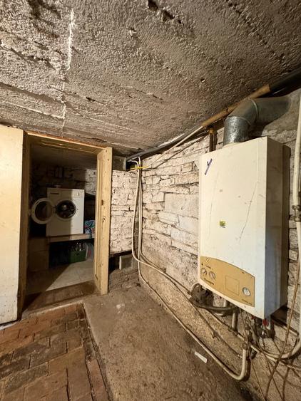 Casă cu 4 camere cu Teren 500 Mp în Central