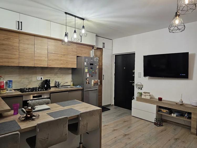 Apartament cu 3 camere decomandat, mobilat în Sânnicoară