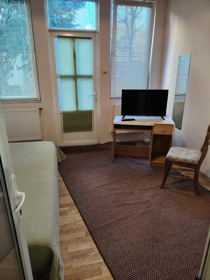 Chirie centru pt o persoana o camera la casa cu intrare separata din curte cu baie,bucatarie - 1