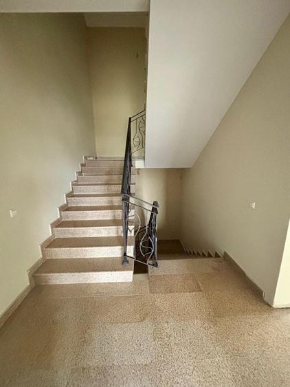 Casă individuală cu 8 camere cu Canalizare în Ion Creangă