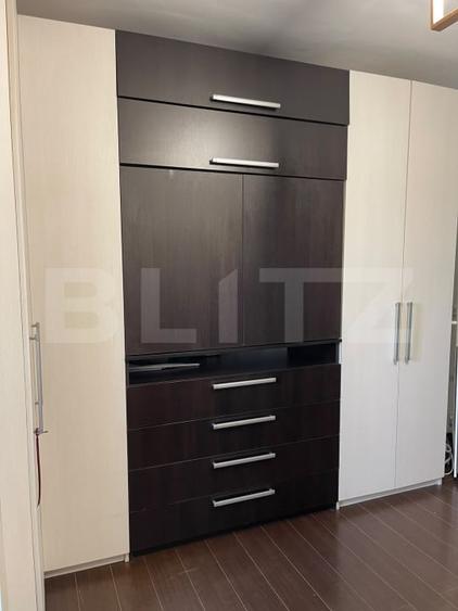 Apartament cu 4 camere semidecomandat, mobilat în Plopilor