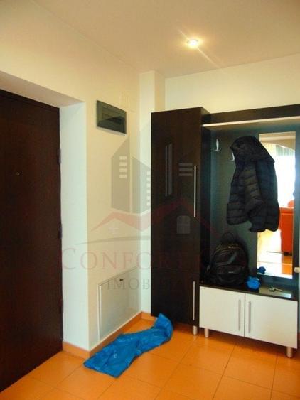 Apartament cu 2 camere semidecomandat, mobilat în Decebal