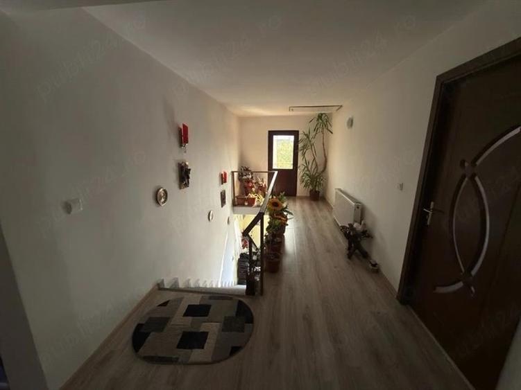 Casă individuală cu 4 camere cu Canalizare în Central
