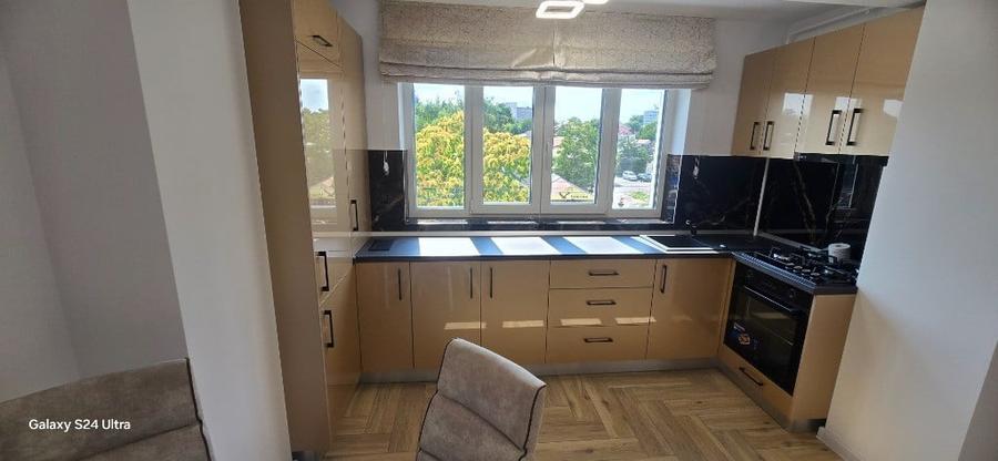 Apartament cu 3 camere decomandat în Ultracentral