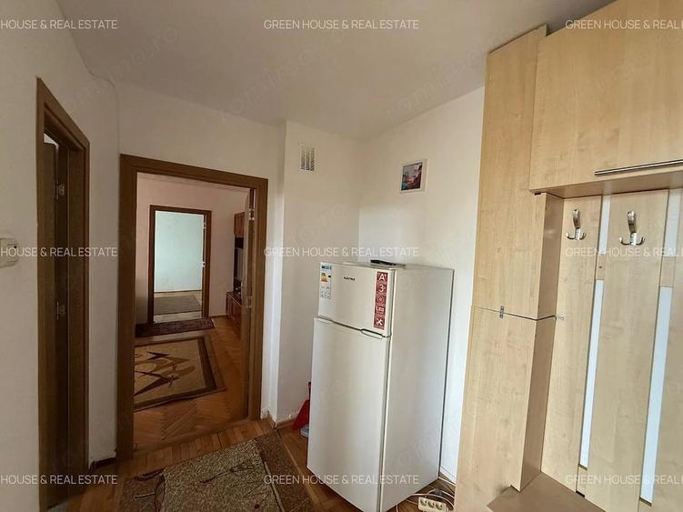 Apartament cu 2 camere semidecomandat în Piața Centrală