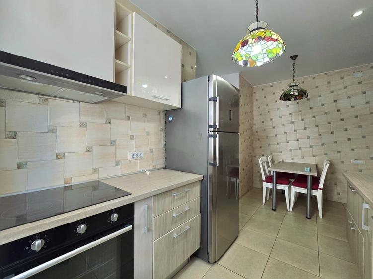 Apartament cu 5 camere în Aviatorilor