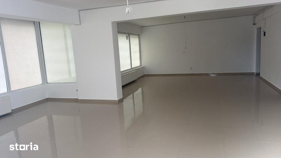 Spațiu comercial, de 65 mp, în Central